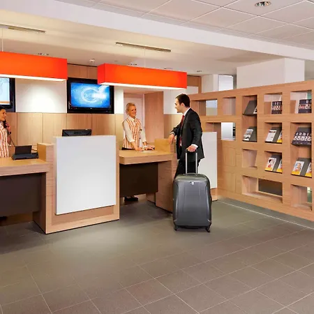 Ibis Hauptbahnhof 2* אוגסבורג