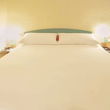 Отель Ibis Hauptbahnhof 2*