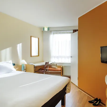 Hotel Ibis Hauptbahnhof 2*