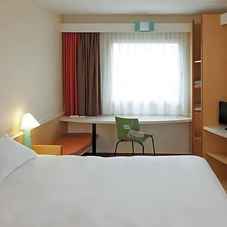Ibis Hauptbahnhof מלון 2*
