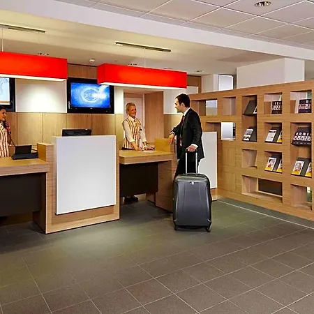 Ibis Hauptbahnhof מלון 2*