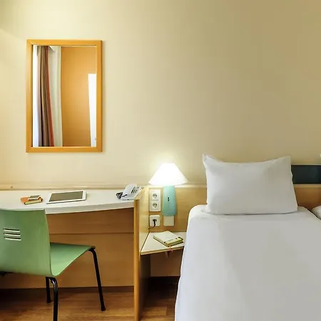 Otel Ibis Hauptbahnhof 2*
